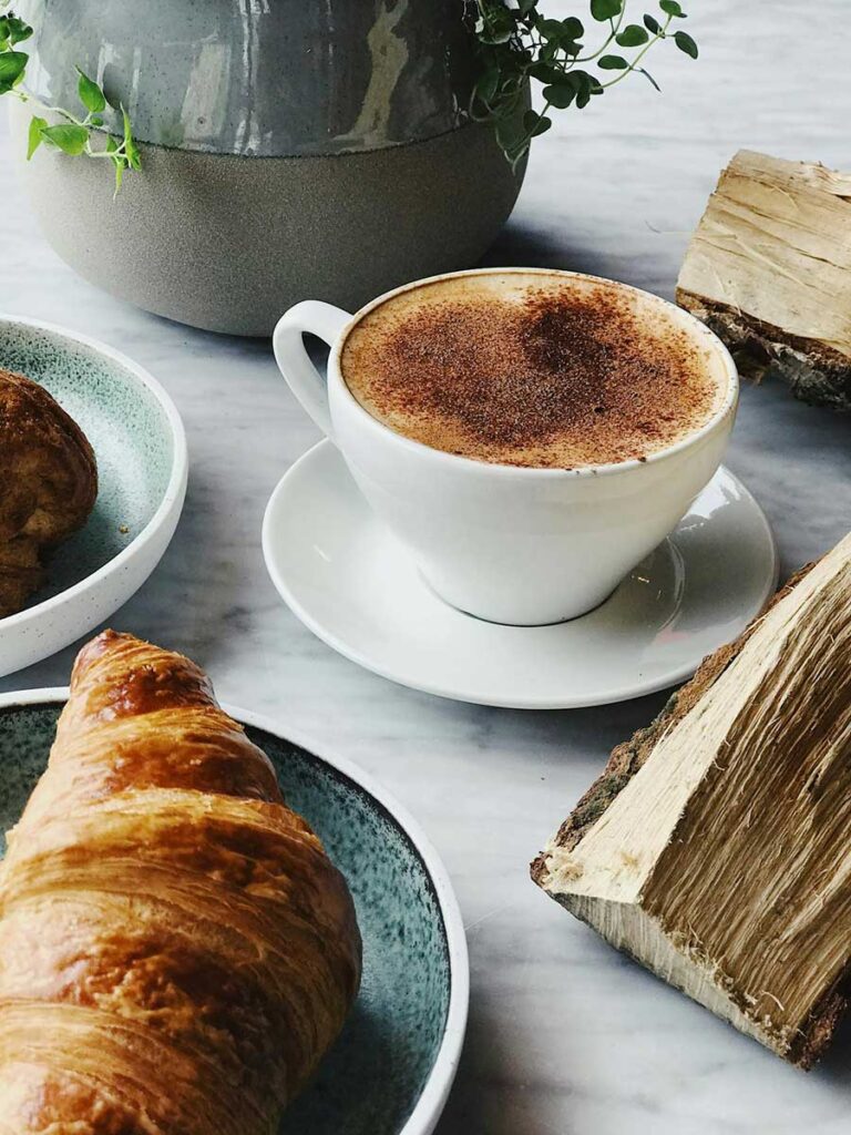 Cappuccino at breakfast. Photo: Julie Aagaard / Pexels